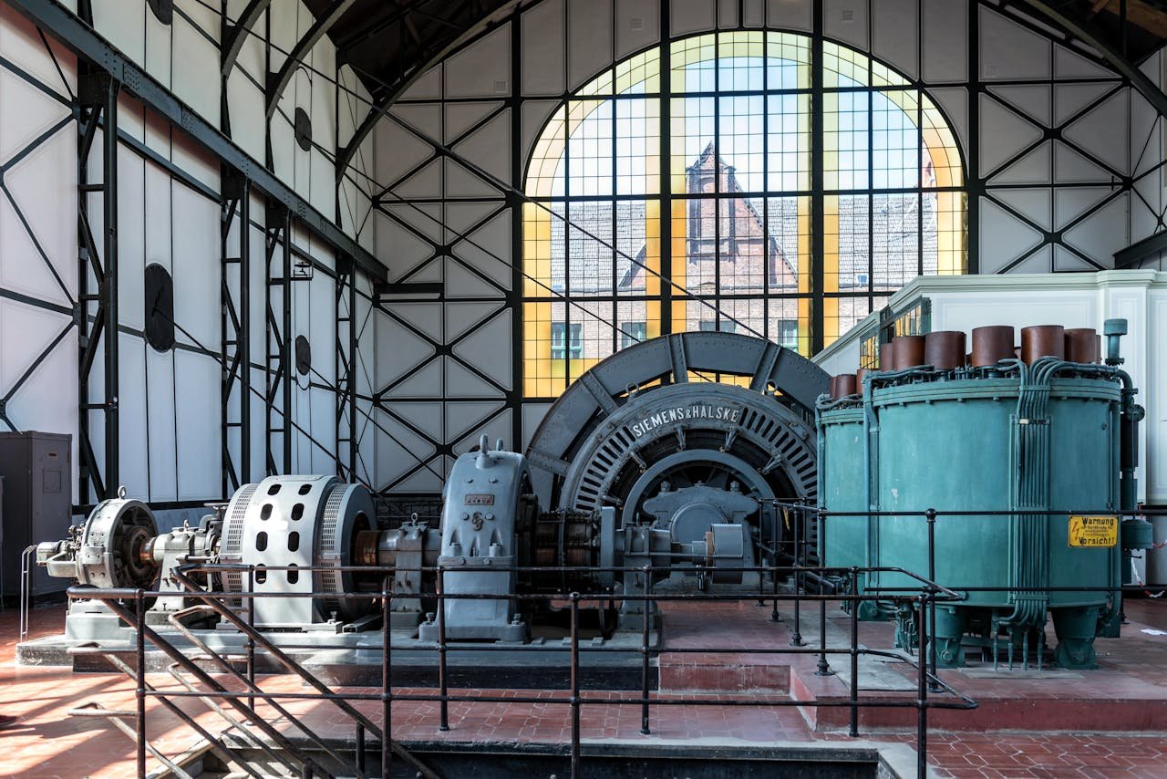 Mobil Jeneratör Servisi (Özer Mobil Jeneratör) Interior view of the Siemens Halske generator at historic Zeche Zollern mine museum in Dortmund, Germany.